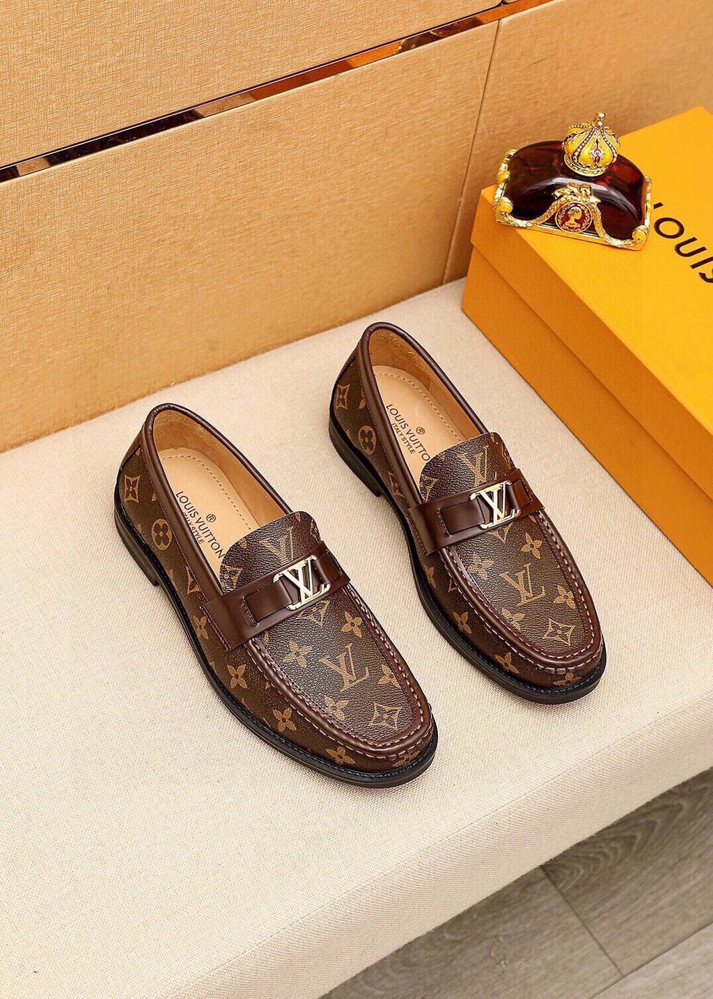 微商相册测试鞋子-Louis Vuitton Monogram Buckle Loafers — hero