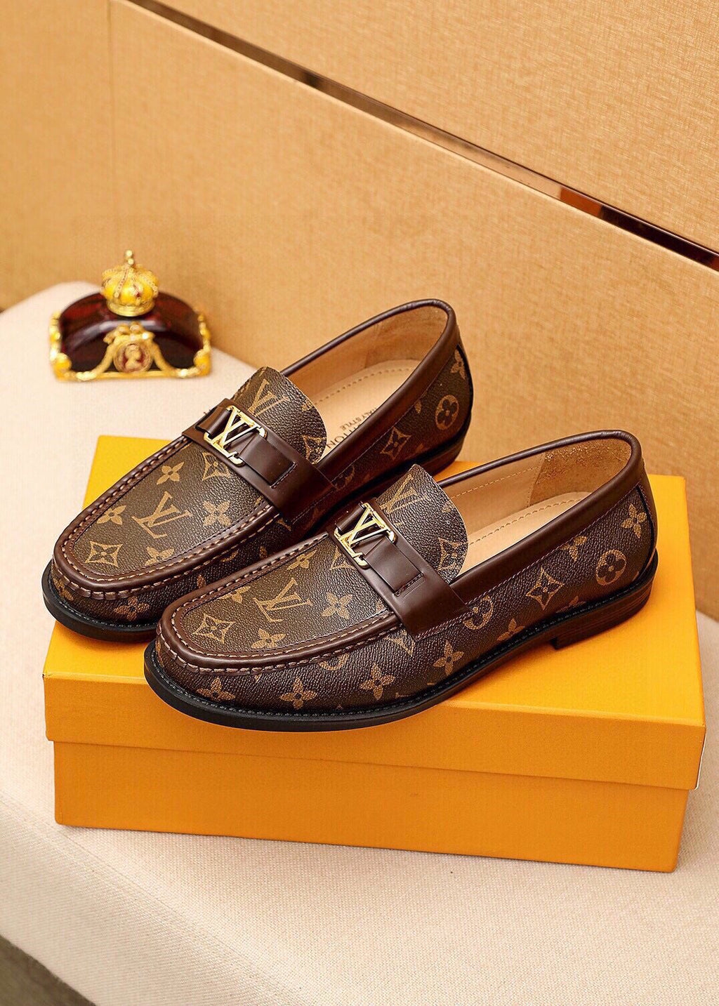 微商相册测试鞋子-Louis Vuitton Monogram Buckle Loafers — front