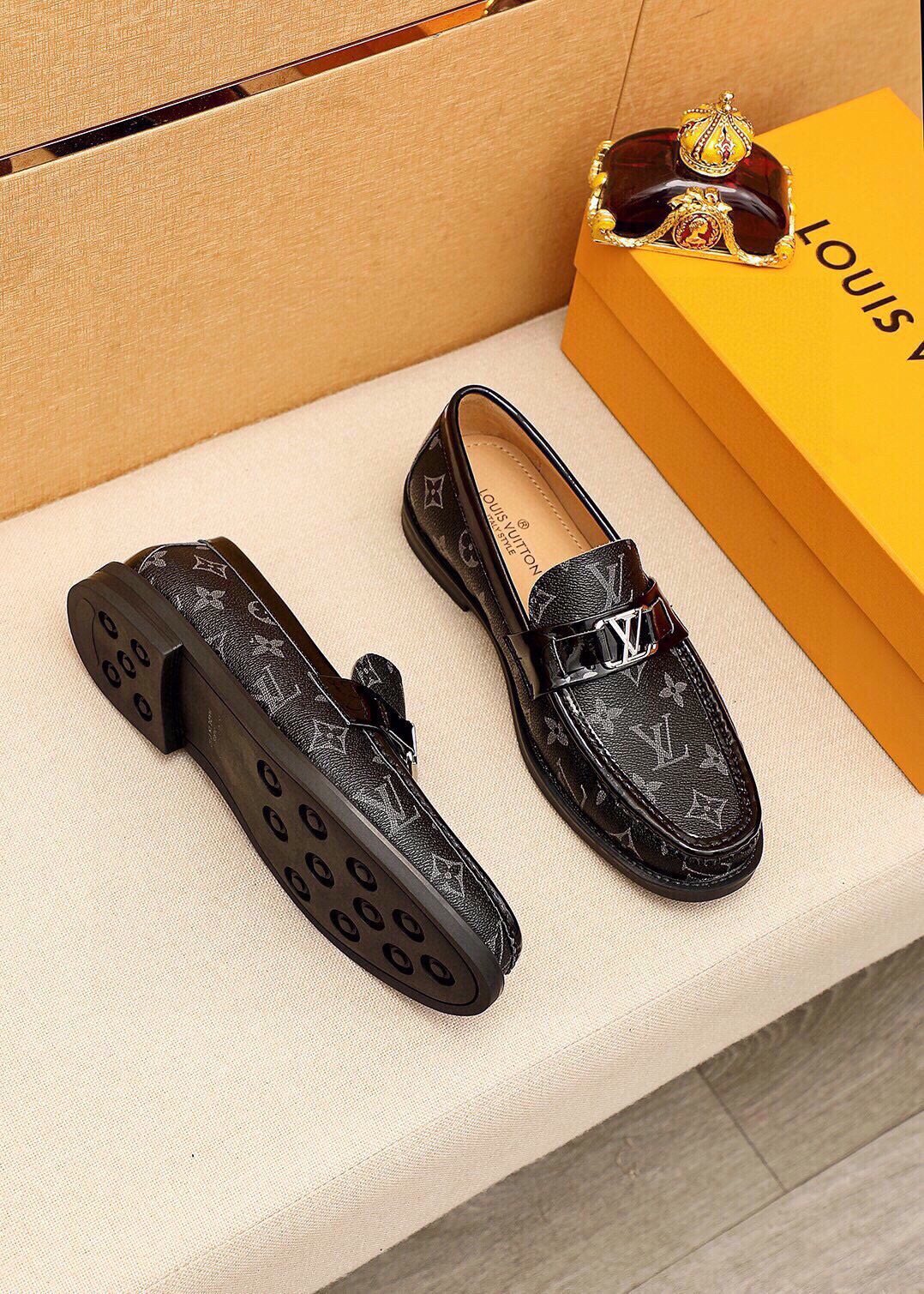 微商相册测试鞋子-Louis Vuitton Monogram Buckle Loafers — side