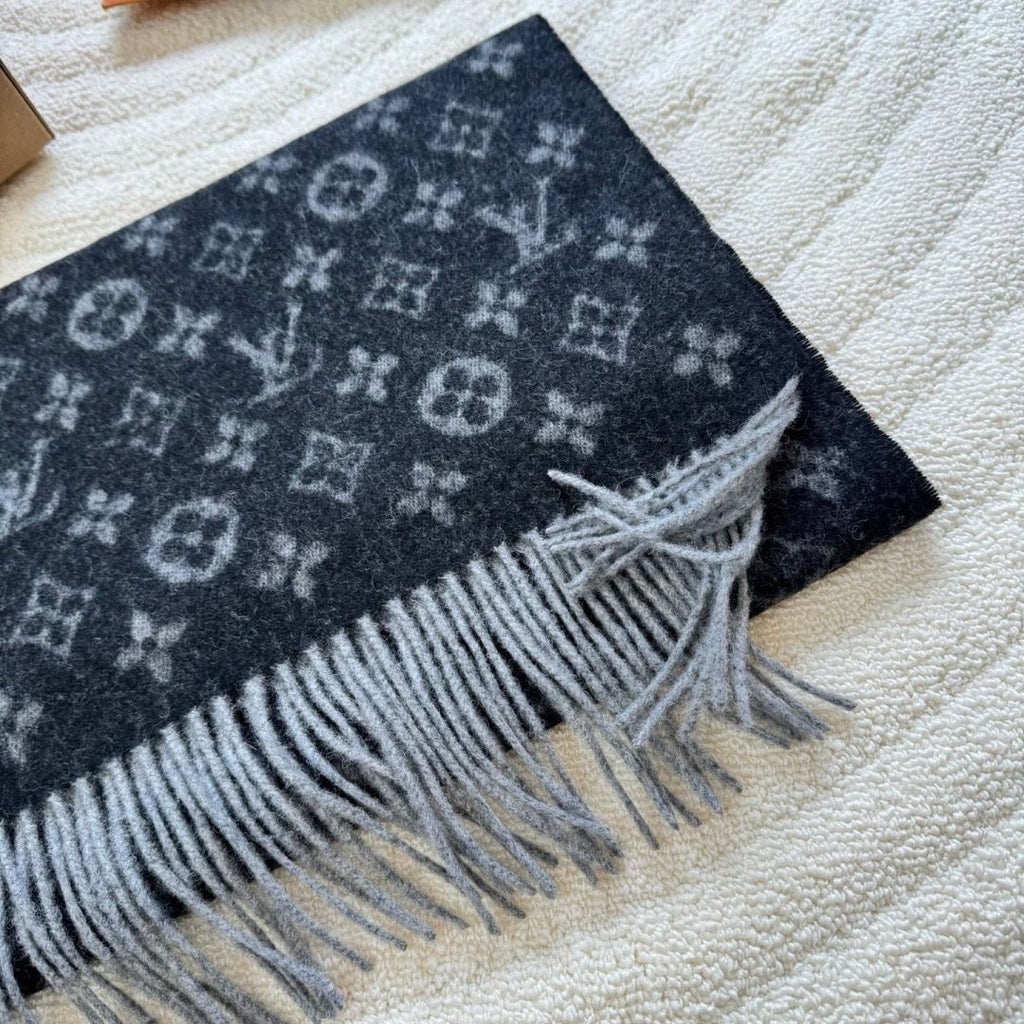 Louis Vuitton Monogram Fringe Scarf — detail