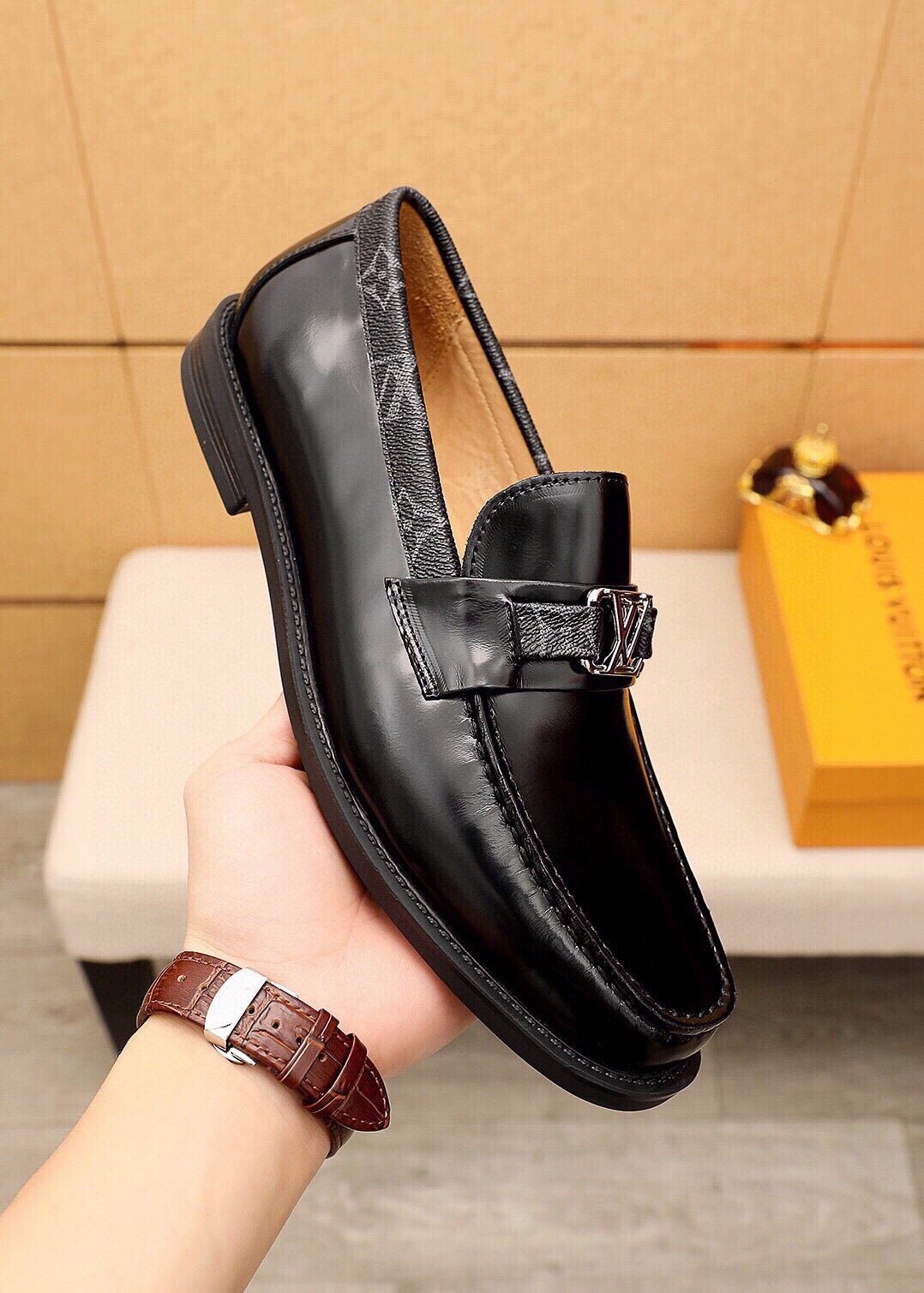 微商相册测试鞋子-Louis Vuitton Moc-Toe Hardware Loafers — side