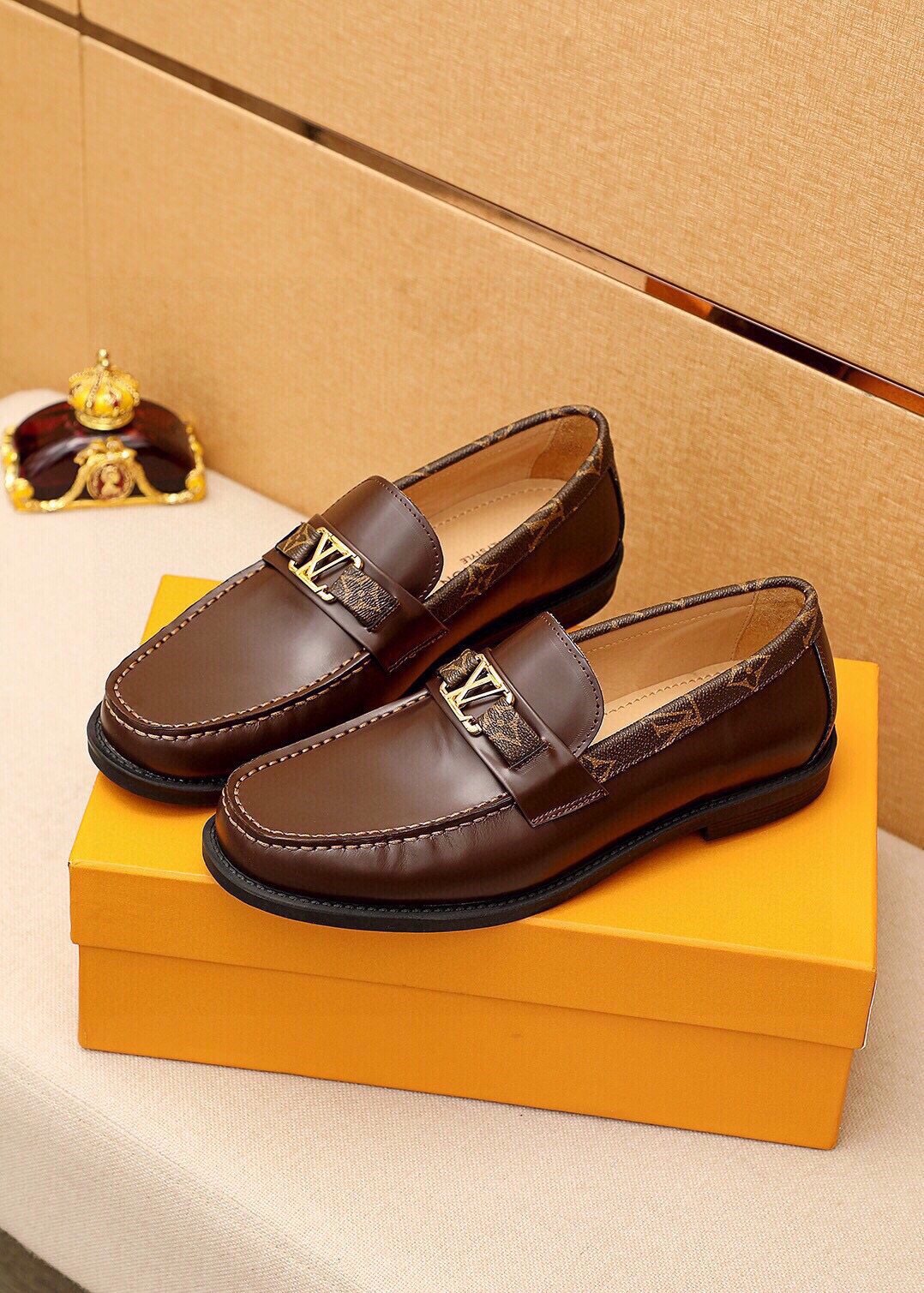 微商相册测试鞋子-Louis Vuitton Moc-Toe Hardware Loafers — front