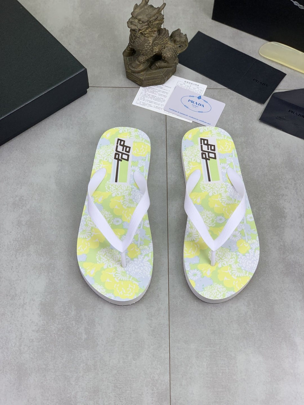 微商相册测试鞋子-Prada Floral Thong Flip-Flops — hero