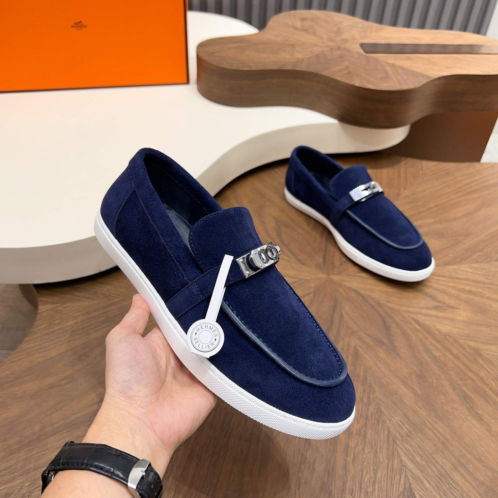 Men’s Textured Bar Loafers — model