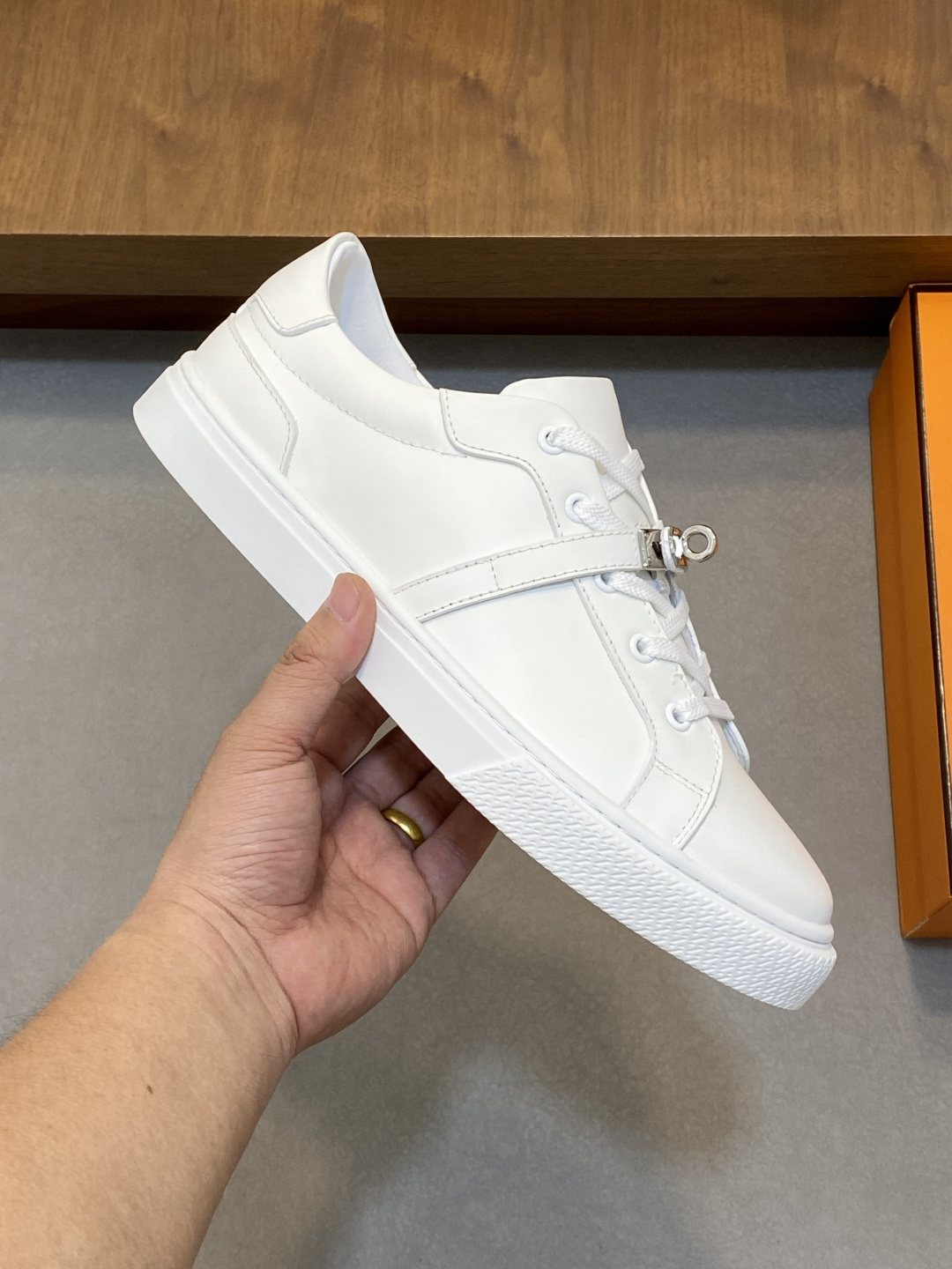 Men's Low-Top Lace-Up Sneakers — model