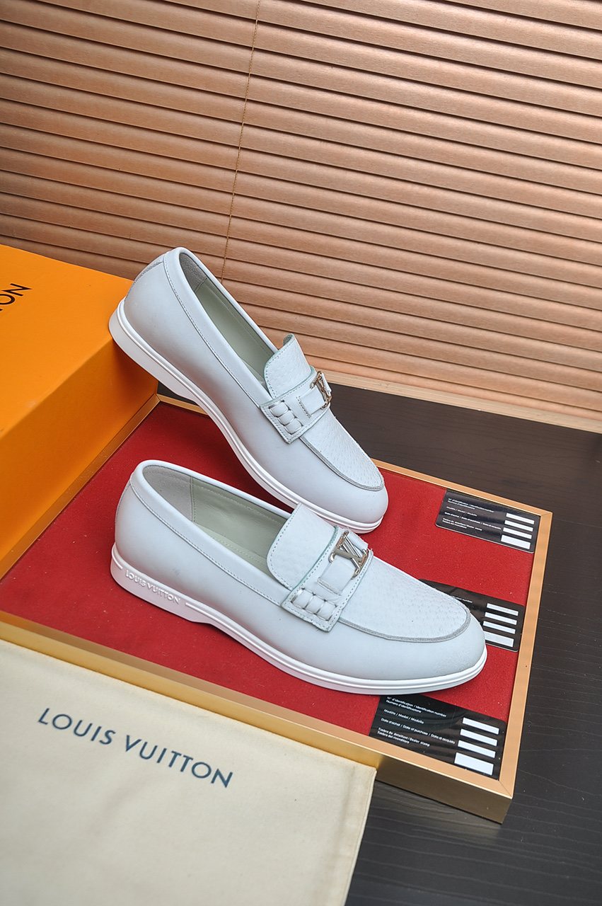 微商相册测试鞋子-Louis Vuitton Buckle Slip-On Loafers — front