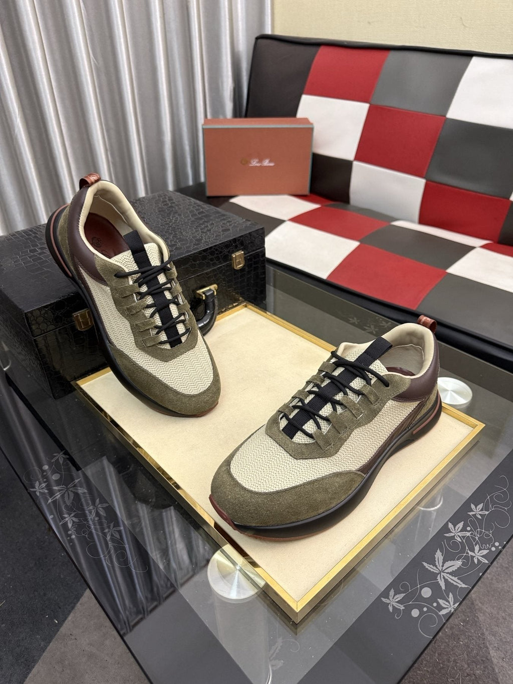 Color-Blocked Low-Top Lace-Up Sneakers — model
