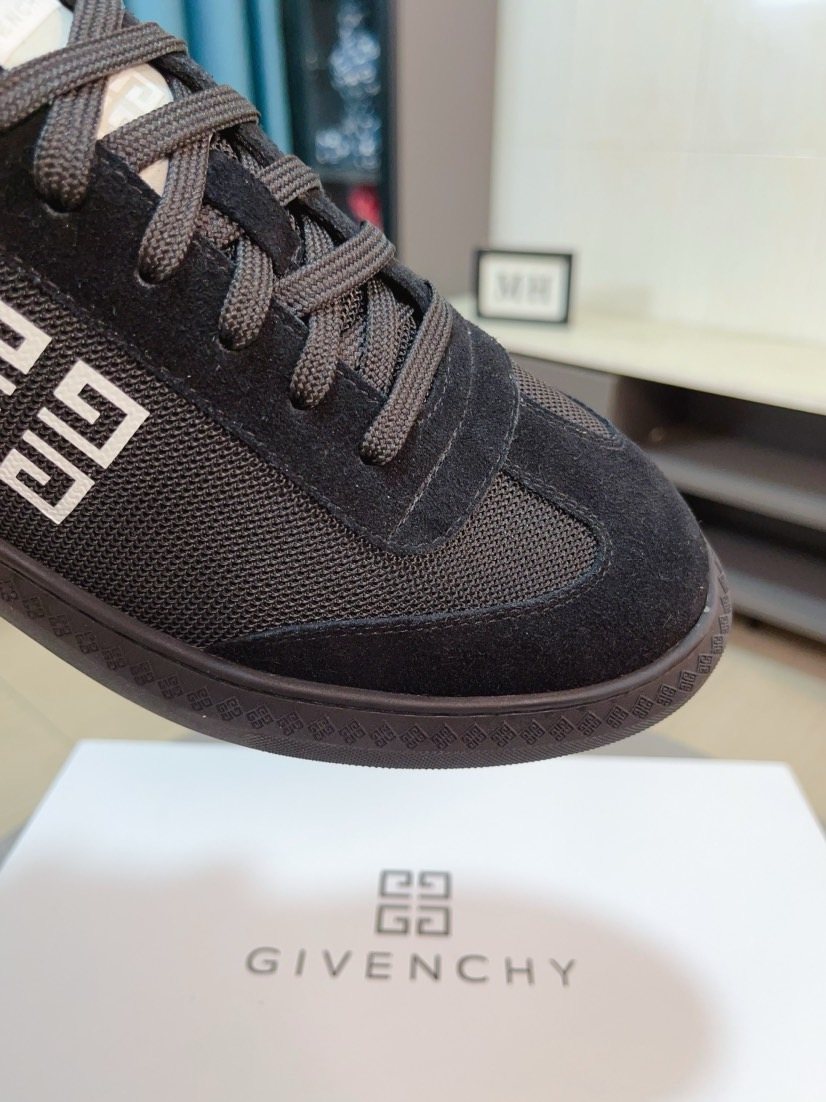Givenchy Contrast Panel Low-Top Sneakers — detail