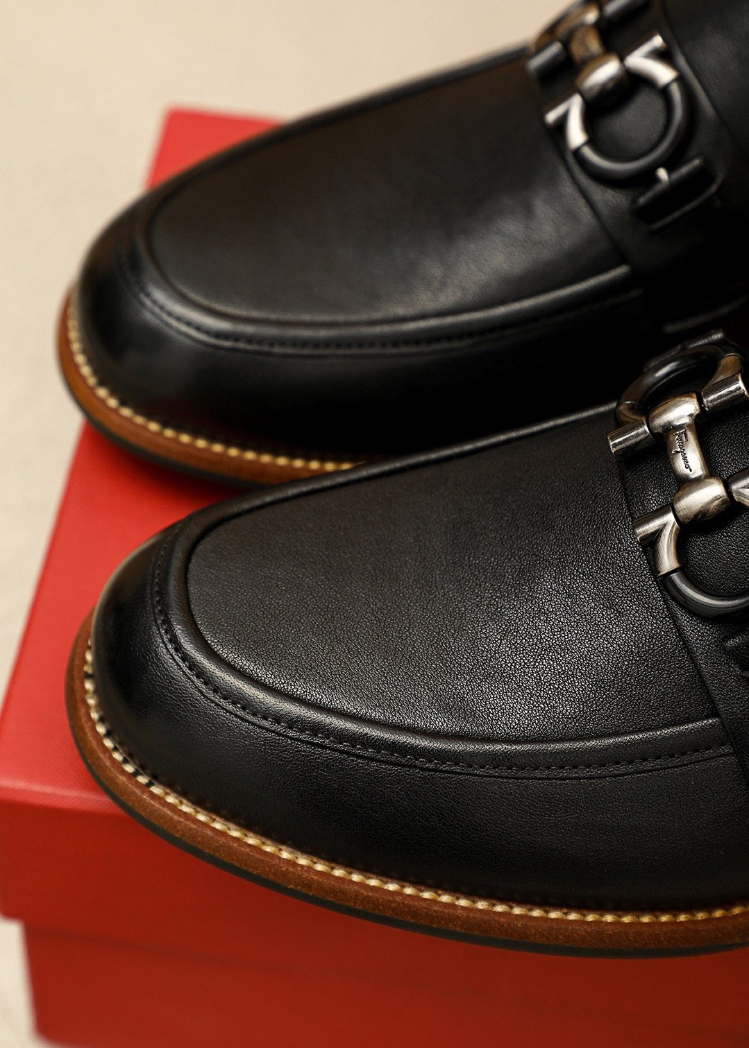 微商相册测试鞋子-Salvatore Ferragamo Men's Leather Bit Loafers — detail