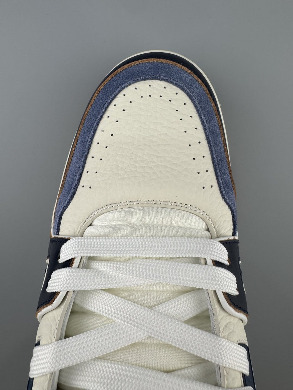 Louis Vuitton White & Navy Low-Top Sneakers — detail