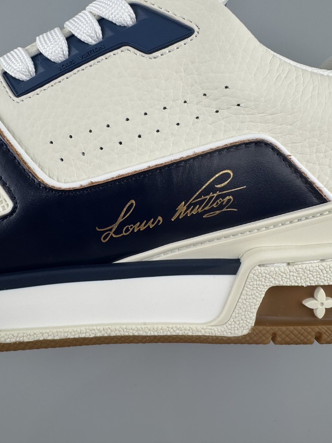 Louis Vuitton White & Navy Low-Top Sneakers — detail
