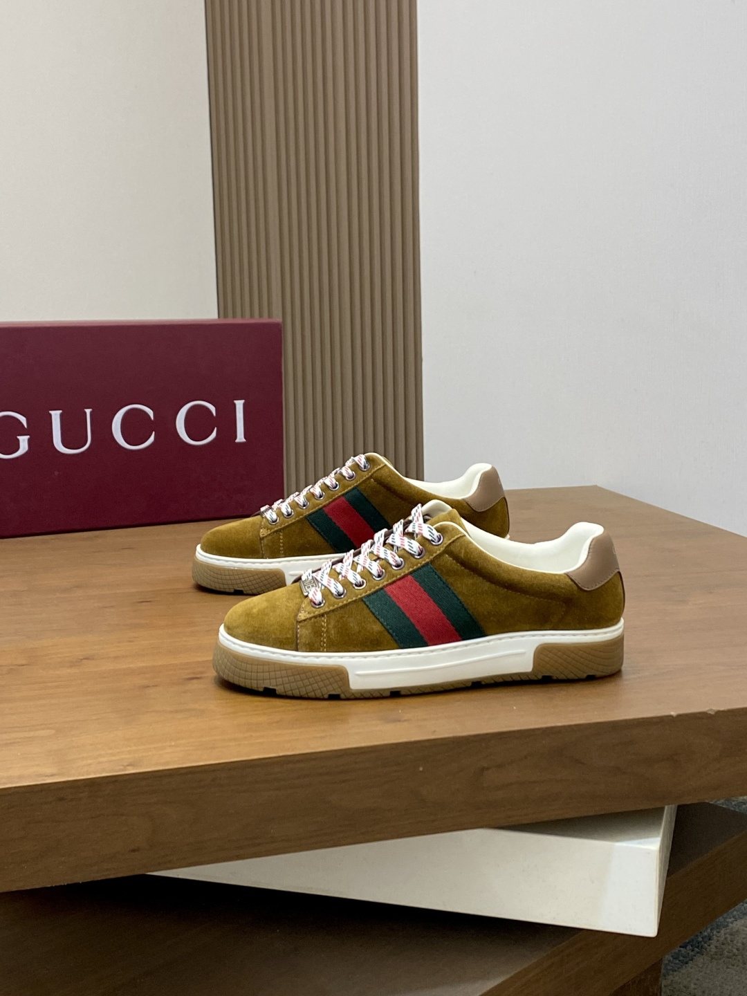 Gucci Stripe Low-Top Sneakers — front