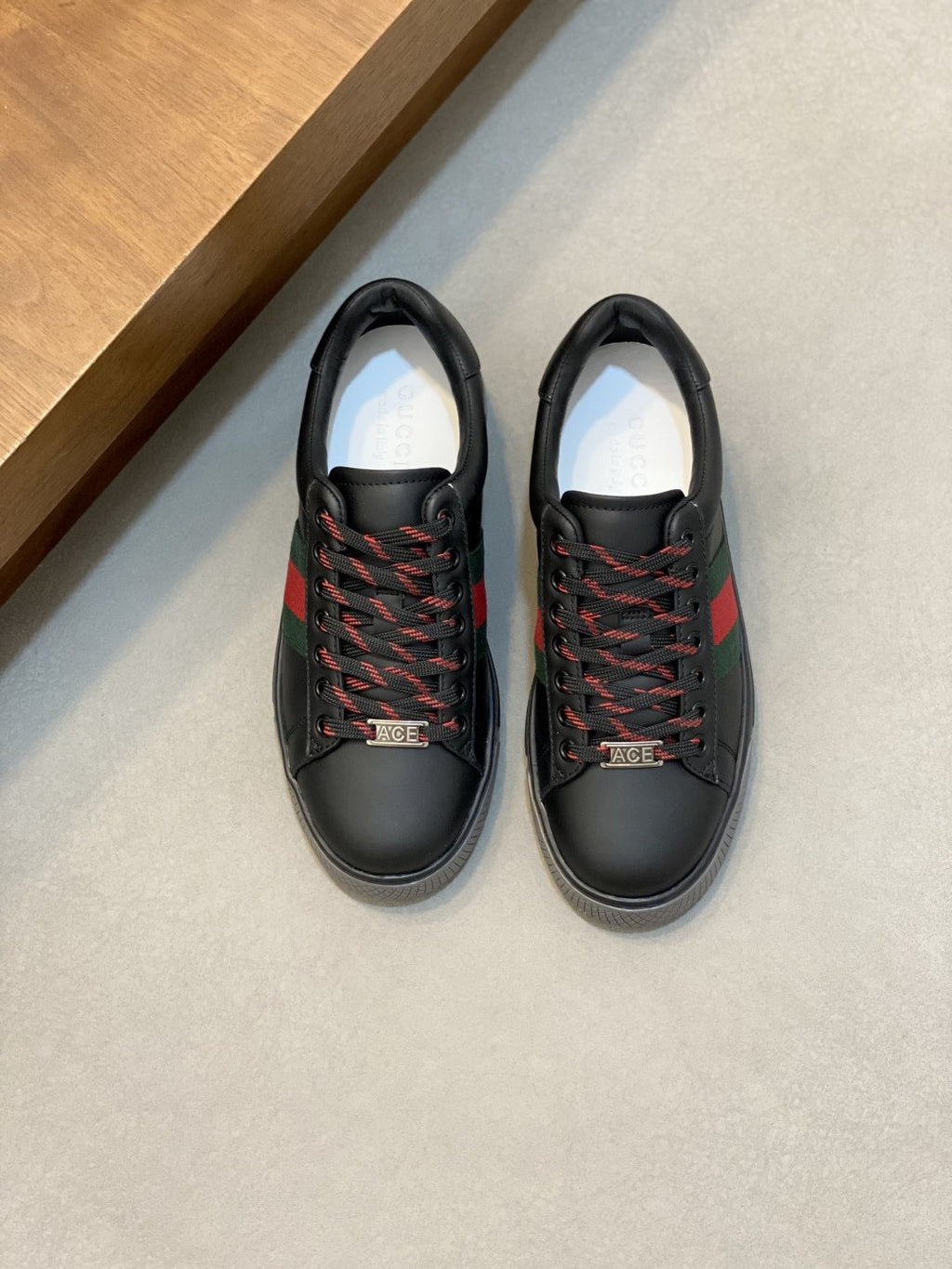 Gucci Stripe Low-Top Sneakers — front