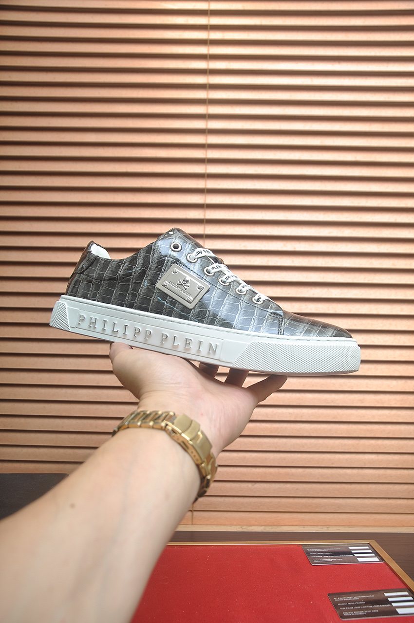 Philipp Plein Plaid Low-Top Sneakers — model