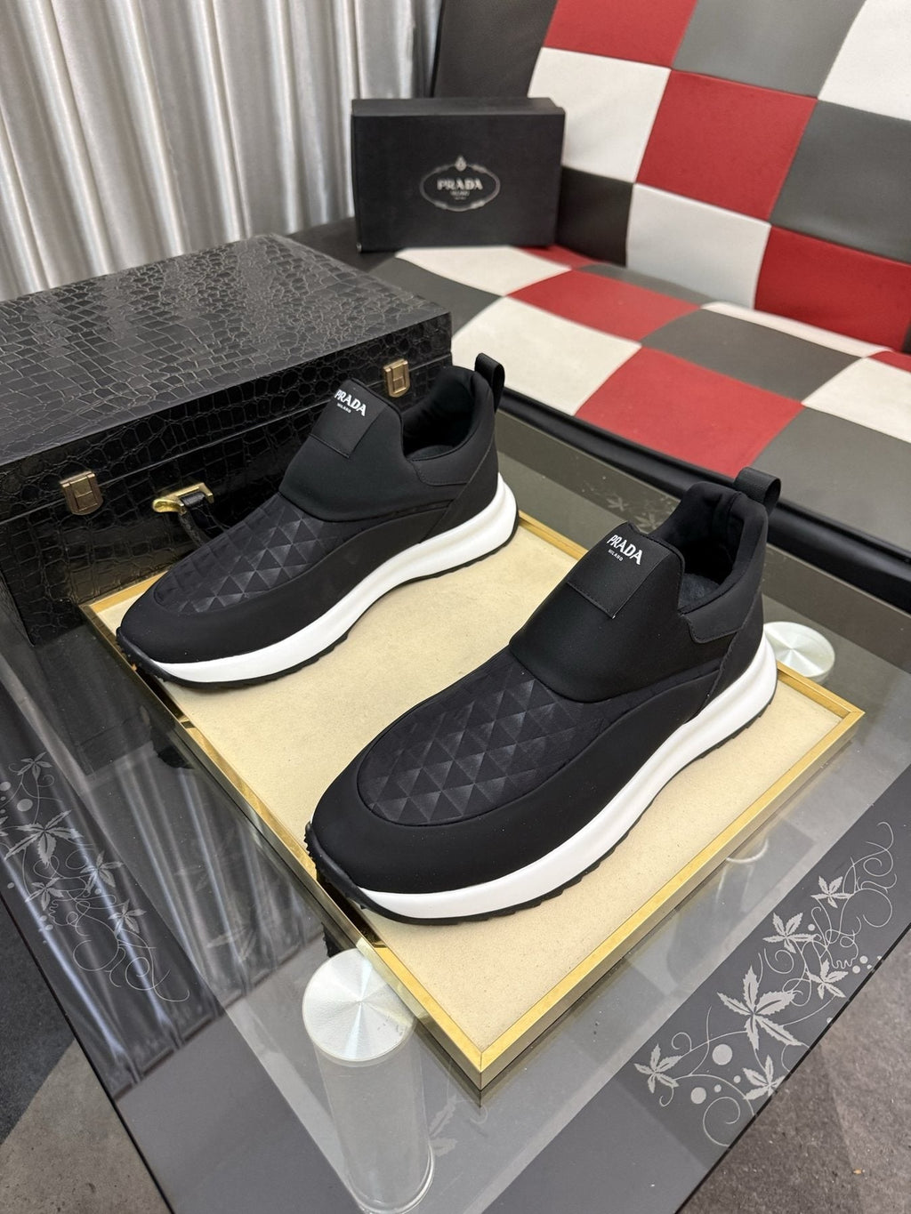 微商相册测试鞋子-Prada Black Quilted Slip-On Sneakers — front