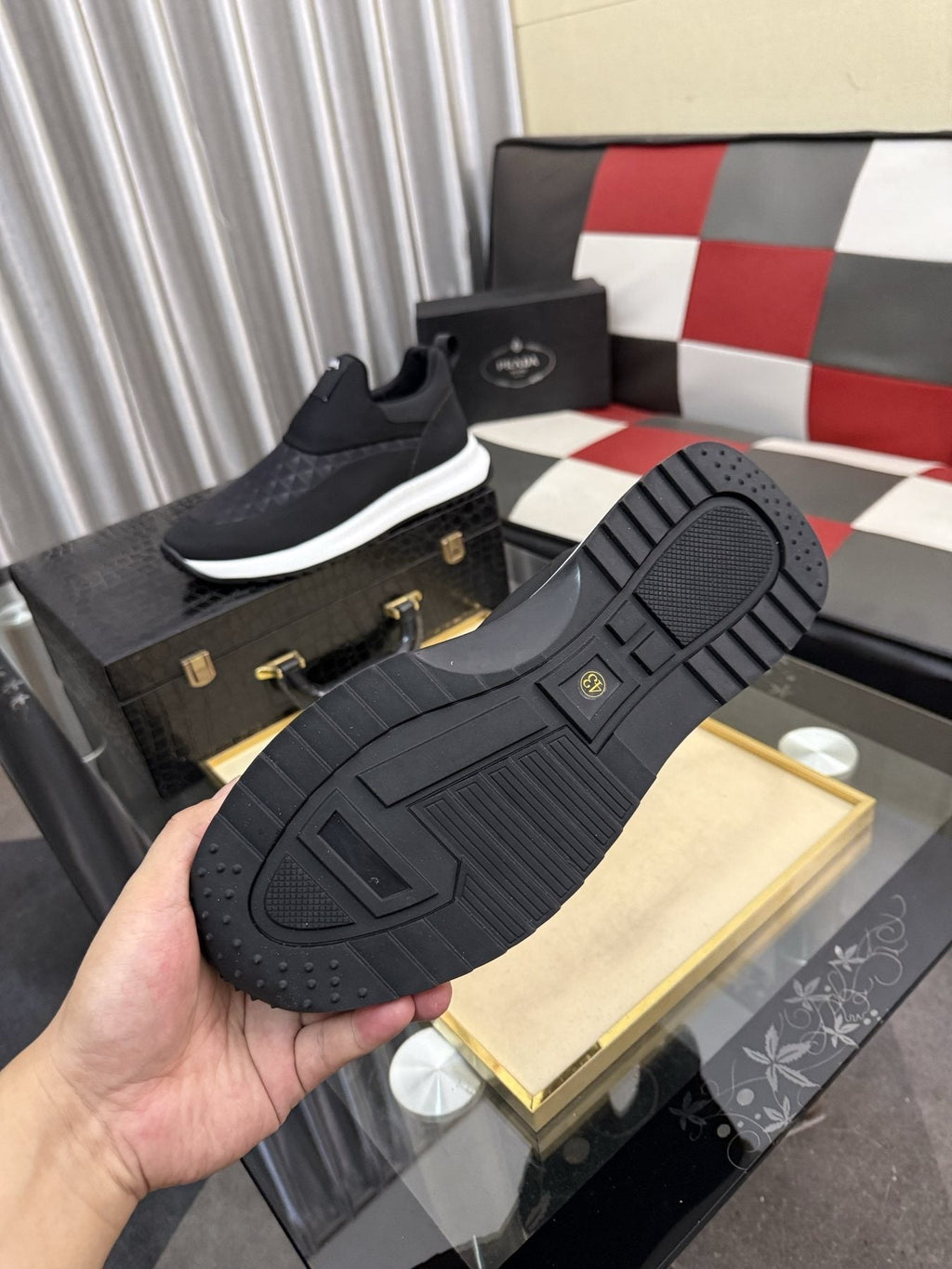 微商相册测试鞋子-Prada Black Quilted Slip-On Sneakers — detail