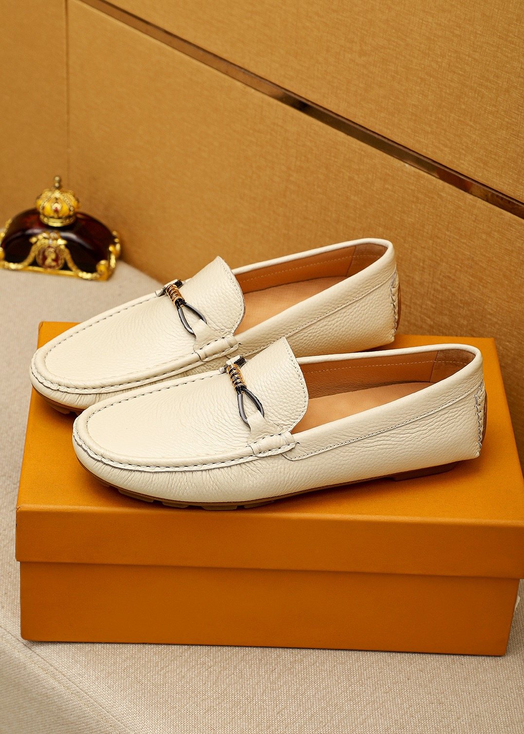 Louis Vuitton Pebble-Grain Bit Loafers — front