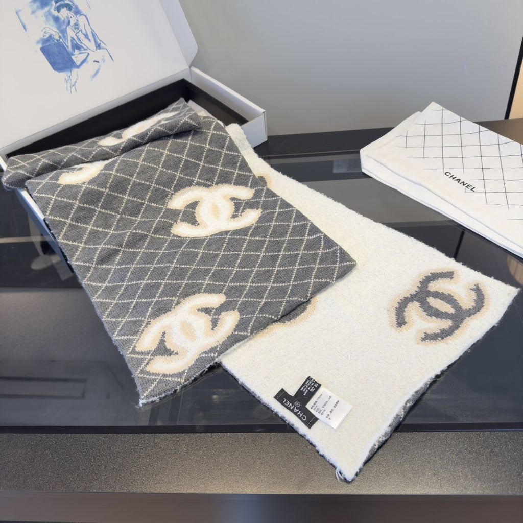 Chanel Grid Pattern Knit Scarf — detail