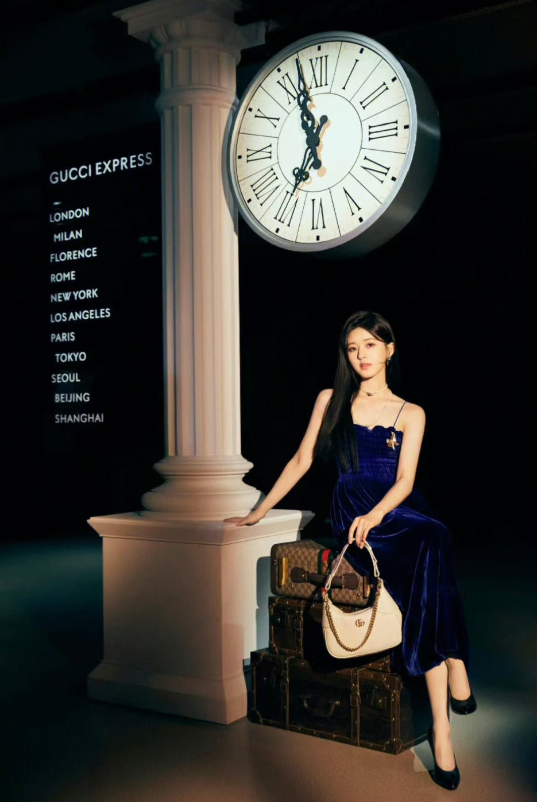 Gucci GG Aphrodite Crescent Shoulder Bag – 731817