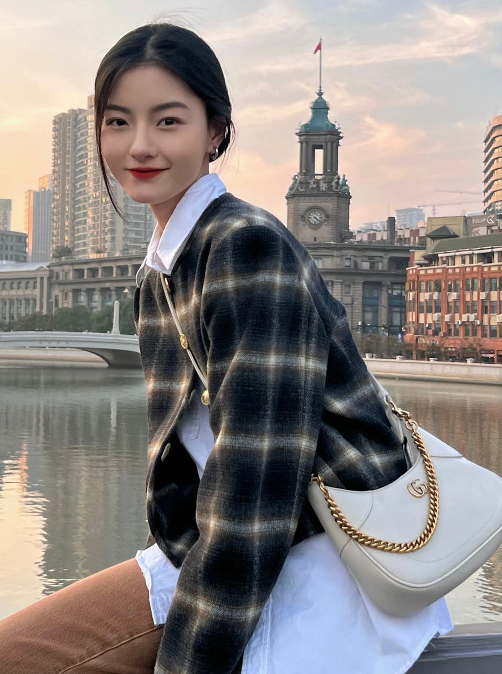 Gucci GG Aphrodite Crescent Shoulder Bag – 731817