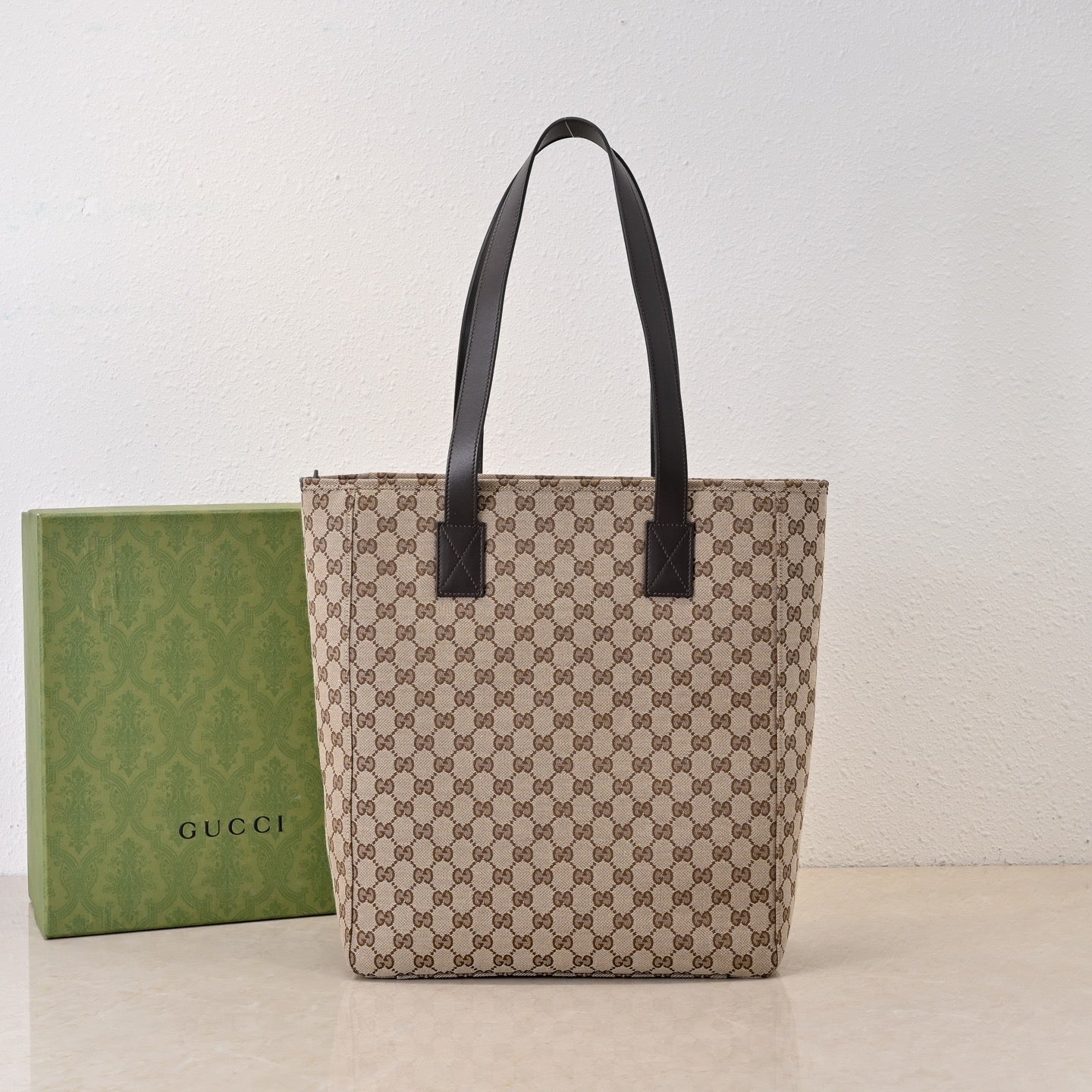 Gucci GG Canvas Medium Tote Bag – 834796